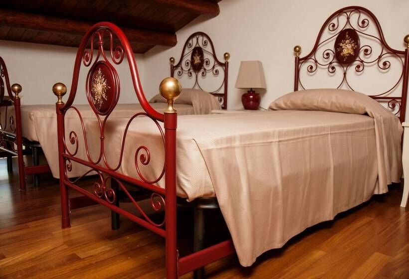ویلای 3 خوابه با چشم‌انداز استخر, Serravalle Relais & Country Villa