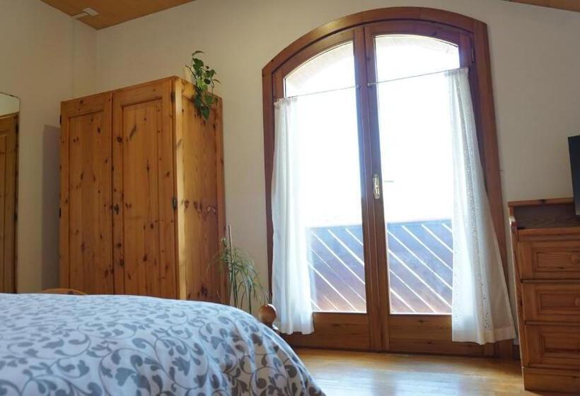 اتاق سه‌نفرۀ استاندارد با سرویس بهداشتی بیرون از اتاق, La Pecora Nera Bed & Breakfast Belluno