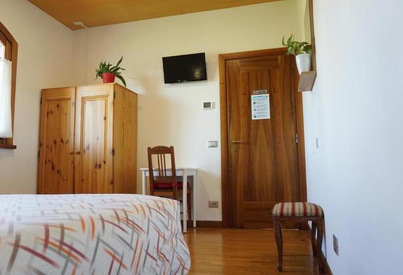 Standard room with outdoor bath, La Pecora Nera Bed & Breakfast Belluno