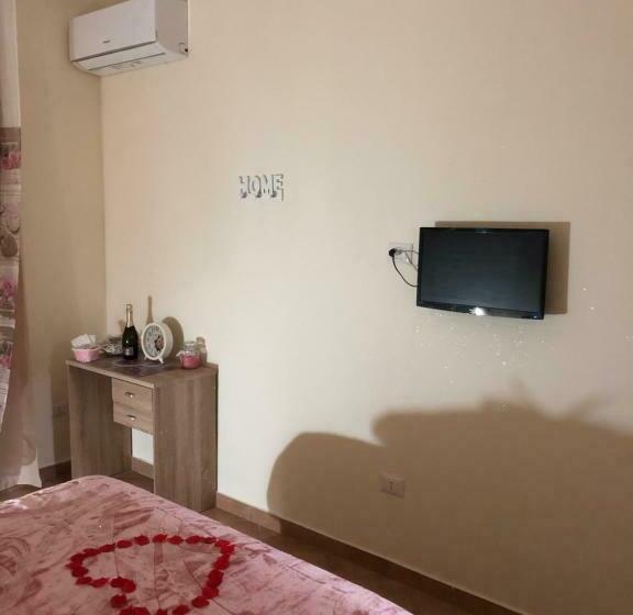 اتاق لوکس سه تخته, B&b La Reggia
