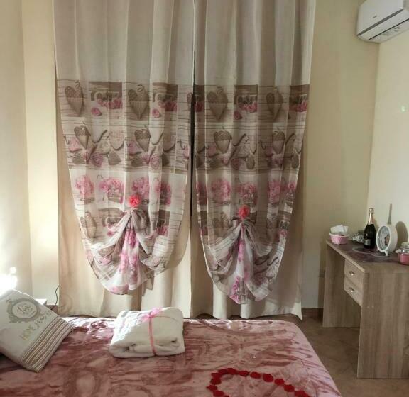 اتاق لوکس سه تخته, B&b La Reggia