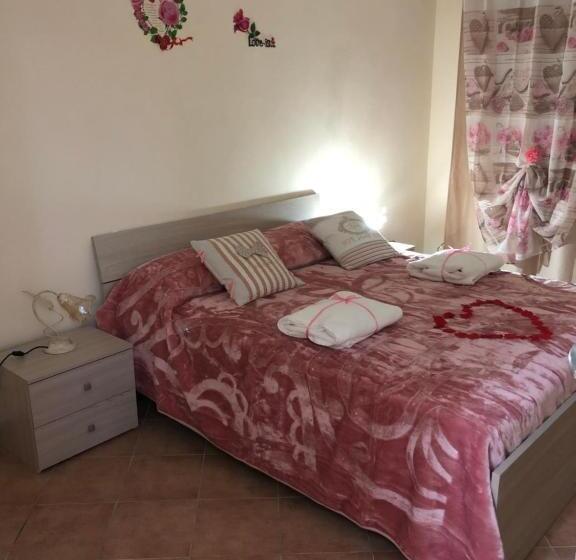 اتاق لوکس سه تخته, B&b La Reggia