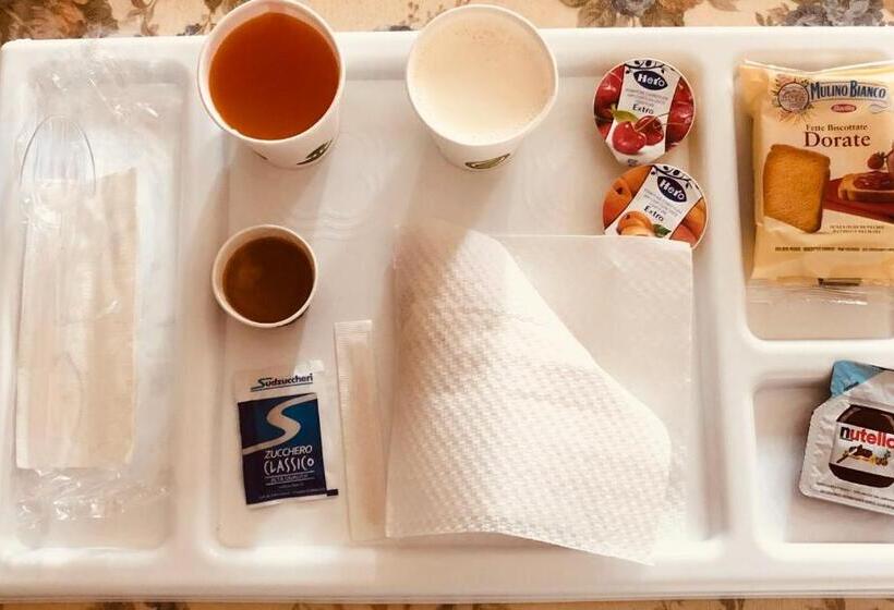 اتاق لوکس سه تخته, B&b La Reggia