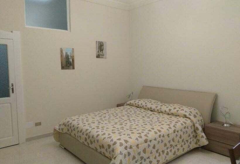 اتاق لوکس با بالکن, Leonessa Di Puglia