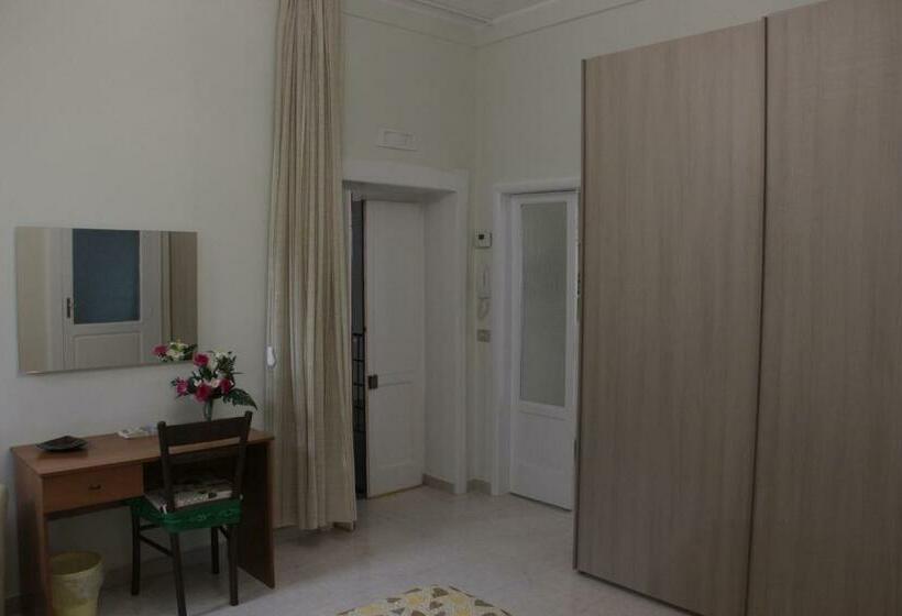 اتاق لوکس با بالکن, Leonessa Di Puglia