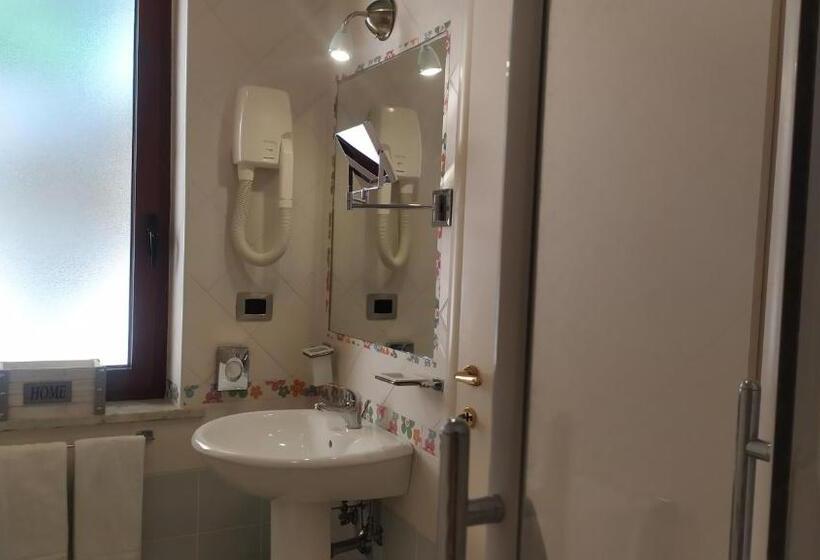 اتاق استاندارد با تخت بزرگ, La Contessa B&b