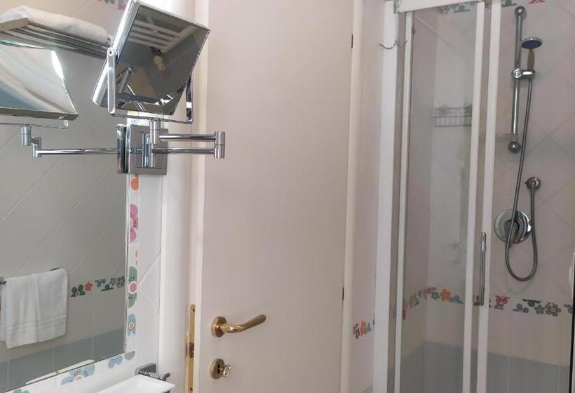 اتاق استاندارد با تخت بزرگ, La Contessa B&b