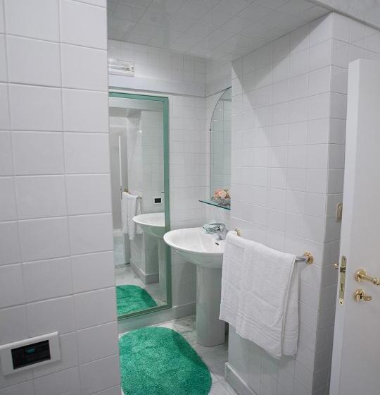 اتاق لوکس سه تخته, La Casa Della Nonna