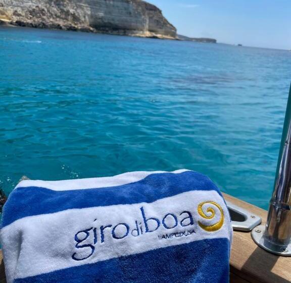 اتاق لوکس با بالکن و چشم‌انداز دریا, B&b Giro Di Boa
