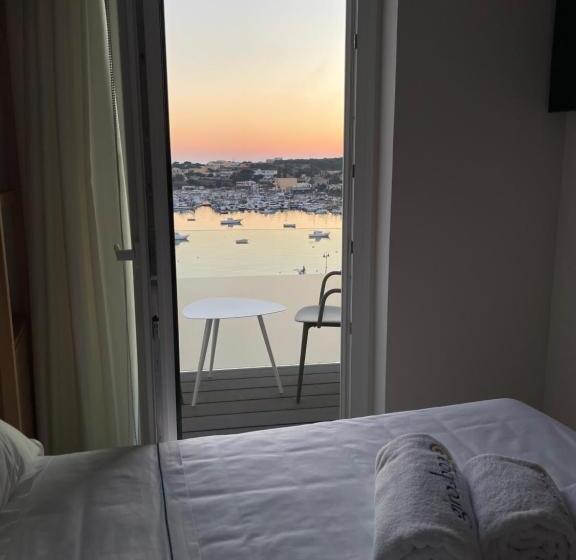 اتاق لوکس با بالکن و چشم‌انداز دریا, B&b Giro Di Boa