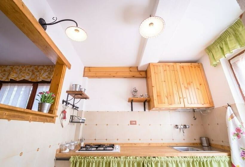 آپارتمان خانوادگی, B&b La Marella