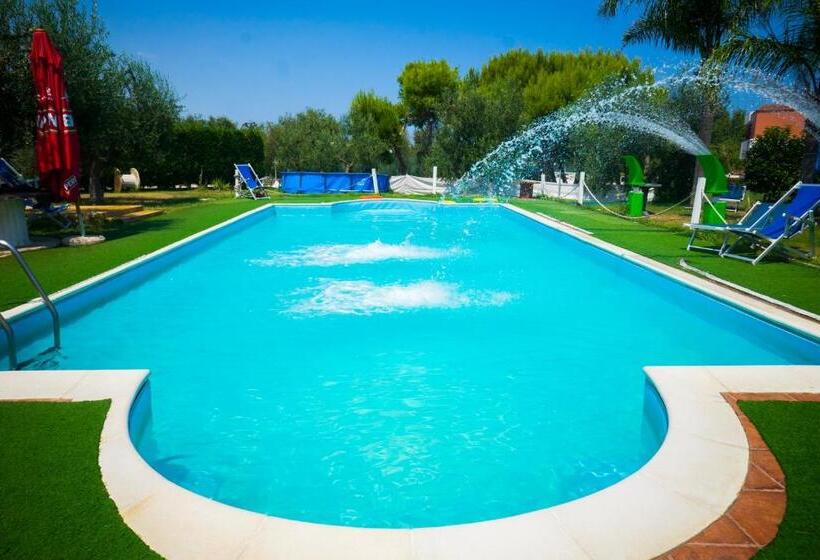 اتاق خانوادگی, Paradise Beb