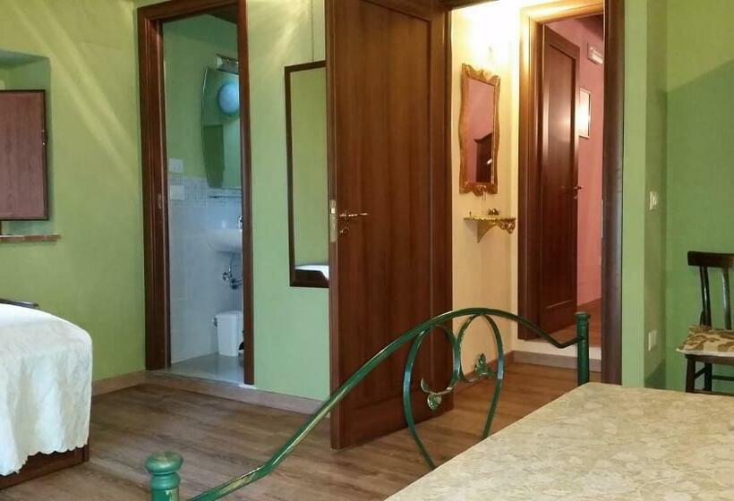 اتاق لوکس سه تخته, Bed & Breakfast Dhafna Civita