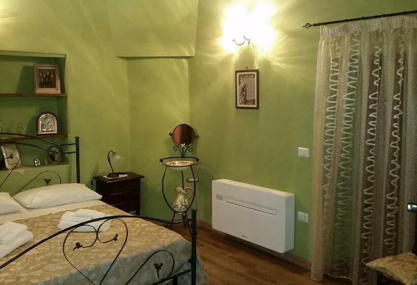 اتاق لوکس سه تخته, Bed & Breakfast Dhafna Civita