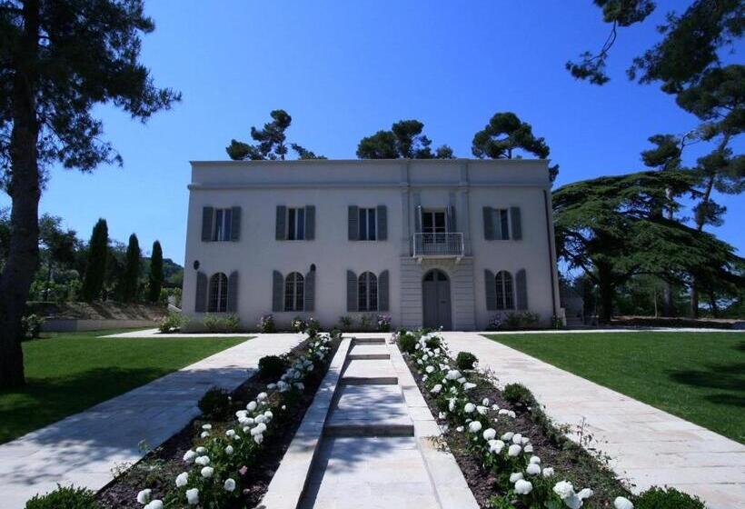 اتاق استاندارد با چشم‌انداز استخر, Agriturismo Monte Giove