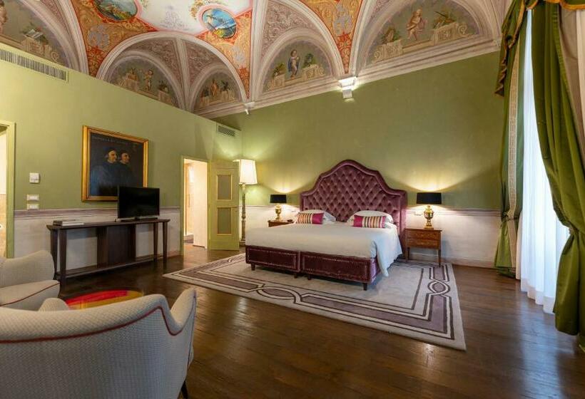 سوئیت با بالکن, Grand Hotel Cavour