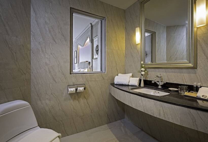 اتاق لوکس با چشم‌انداز استخر, Aonang Villa Resort I Beach Front