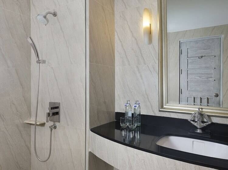 اتاق لوکس با چشم‌انداز استخر, Aonang Villa Resort I Beach Front