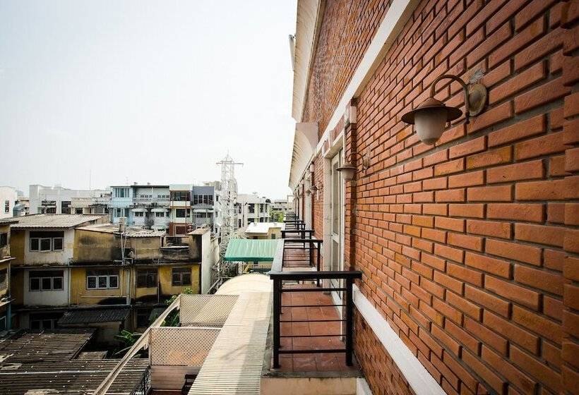اتاق سوپریور با تخت بزرگ, Buddy Lodge, Khaosan Road