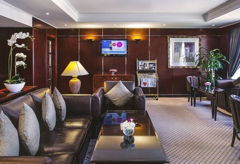 سوییت اجرایی, Corniche Hotel Abu Dhabi