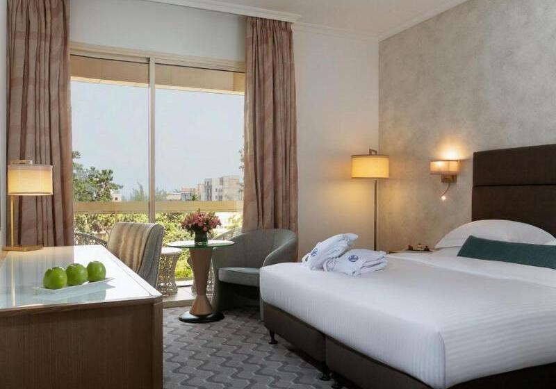 اتاق استاندارد با تخت بزرگ, Gefinor Rotana – Beirut