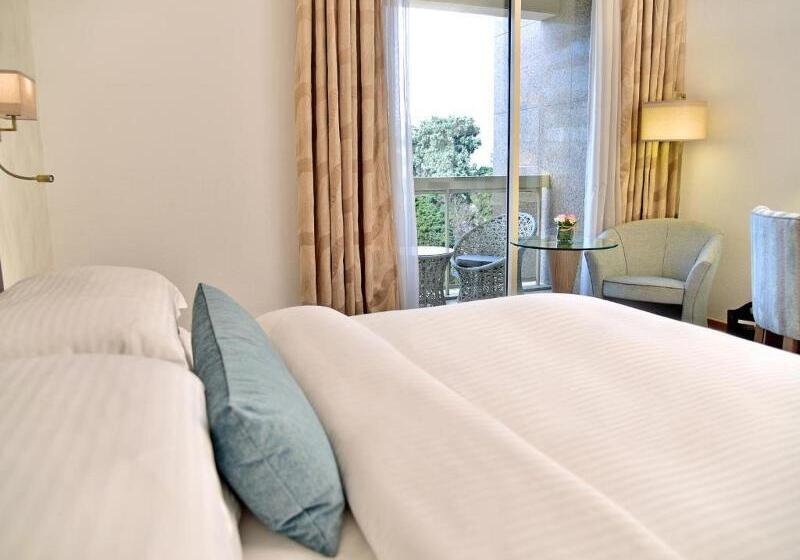 اتاق استاندارد با تخت بزرگ, Gefinor Rotana – Beirut