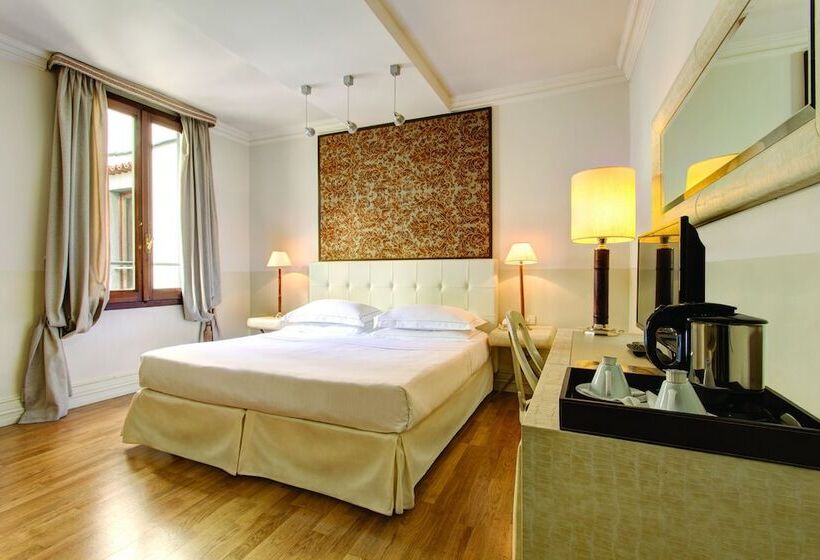 اتاق لوکس, Grand Hotel Cavour