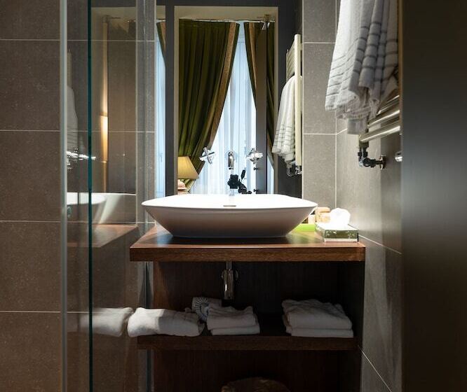 سوییت لوکس, Grand Hotel Cavour