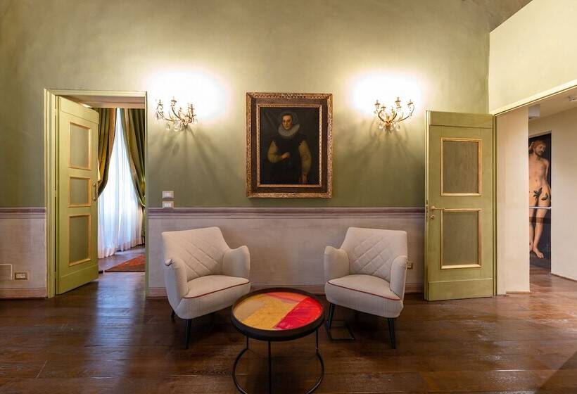 سوییت لوکس, Grand Hotel Cavour