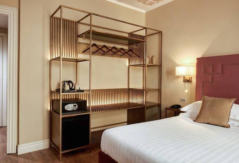 اتاق خانوادگی, Grand Hotel Cavour
