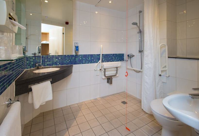 اتاق استاندارد برای معلولان, Holiday Inn Express Cambridge, An Ihg