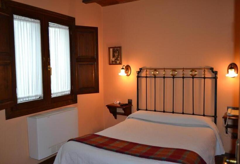 Chambre Economy, Hostal Santa Agueda