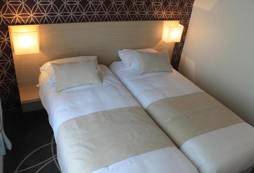 اتاق استاندارد سه نفره, Hôtel Le Blason