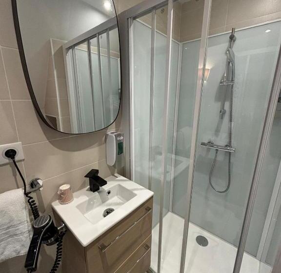 اتاق استاندارد چهار تخته, Hôtel Le Blason