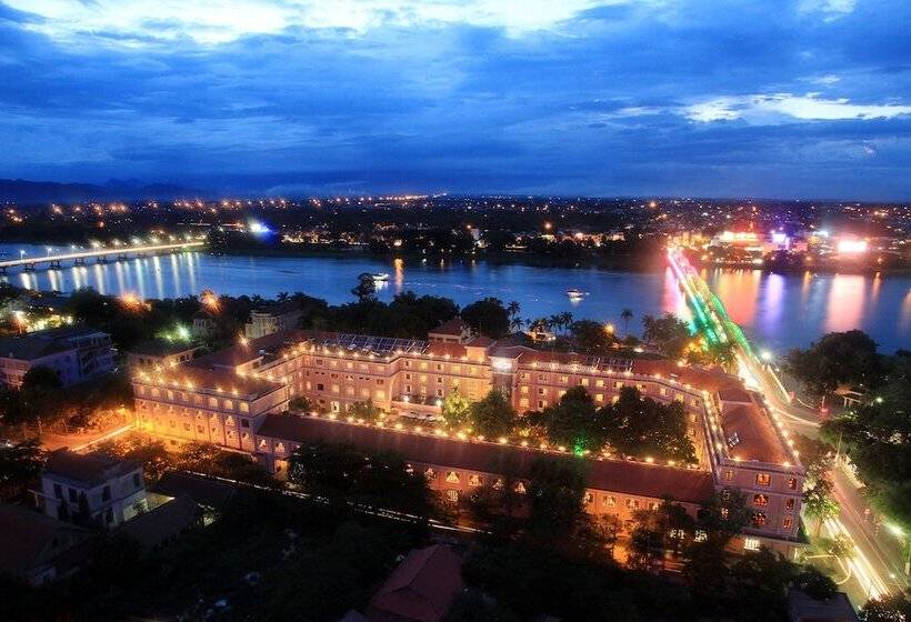 Premium room with river view, Saigon Morin