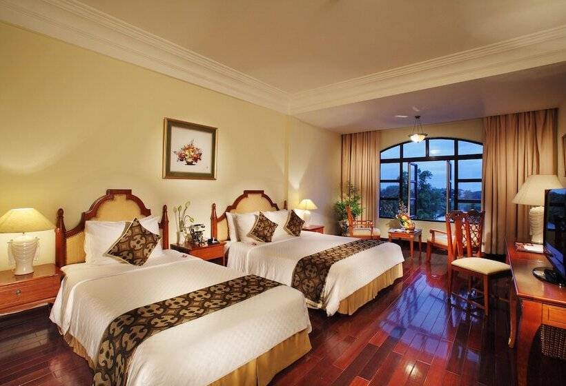 Premium room with river view, Saigon Morin