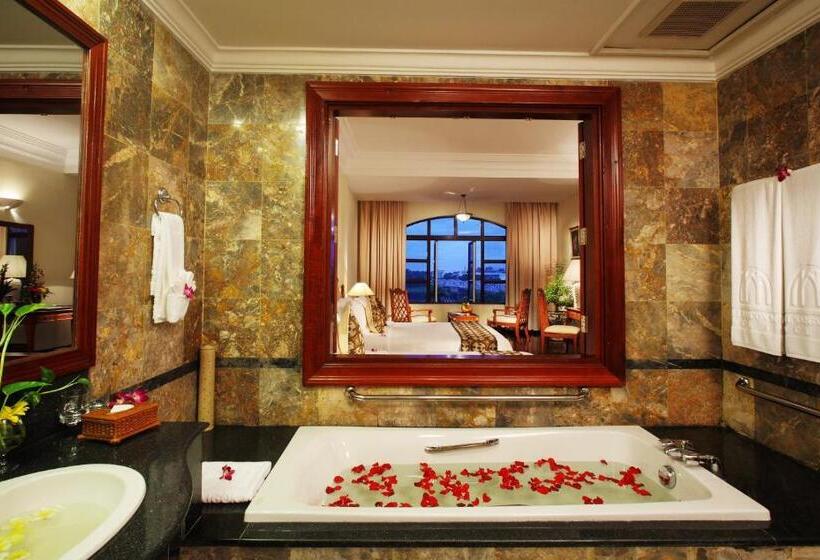 Premium room with river view, Saigon Morin