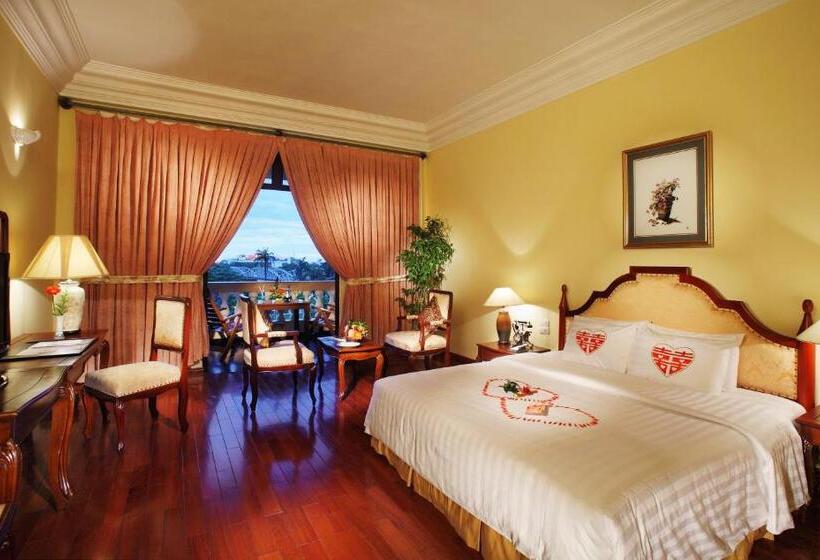 Premium room with river view, Saigon Morin