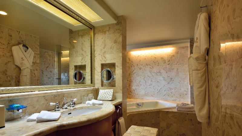 Suite Executive Letto King, The Naha Terrace