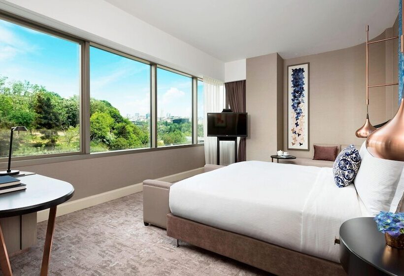 اتاق کلاب, The Ritz Carlton, Istanbul At The Bosphorus