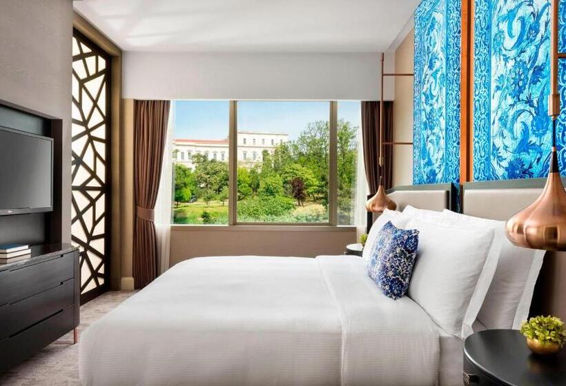 سوئیت کلاب, The Ritz Carlton, Istanbul At The Bosphorus