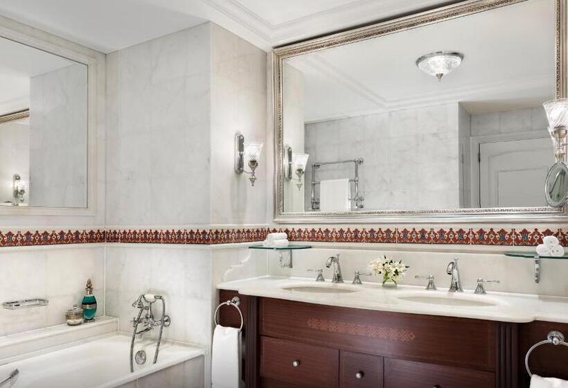 اتاق استاندارد با چشم‌انداز, The Ritz Carlton, Istanbul At The Bosphorus