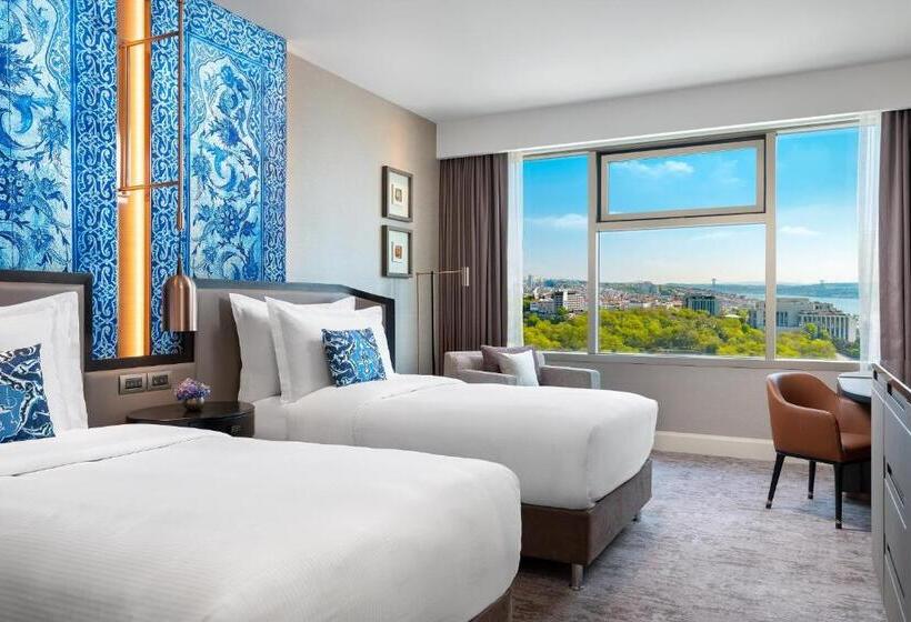 اتاق کلوب با چشم‌انداز, The Ritz Carlton, Istanbul At The Bosphorus