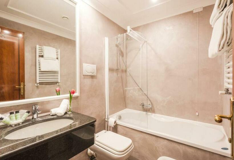 اتاق سوپریور با چشم‌انداز شهر, Raeli Hotel Siracusa