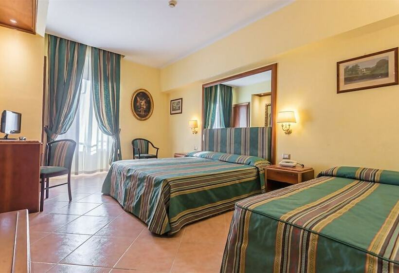 Standard Triple Room, Raeli  Siracusa