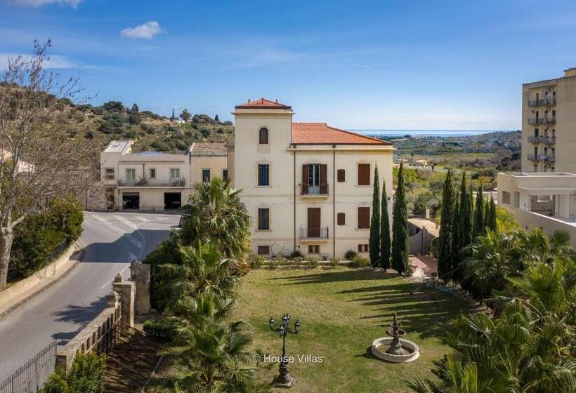 اتاق لوکس با بالکن و چشم‌انداز دریا, Villa Nicolaci   Liberty Suites