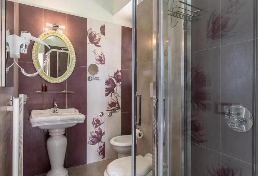 اتاق لوکس با بالکن و چشم‌انداز دریا, Villa Nicolaci   Liberty Suites