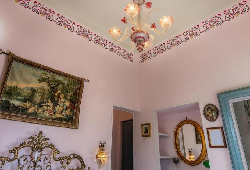 اتاق لوکس با بالکن و چشم‌انداز دریا, Villa Nicolaci   Liberty Suites