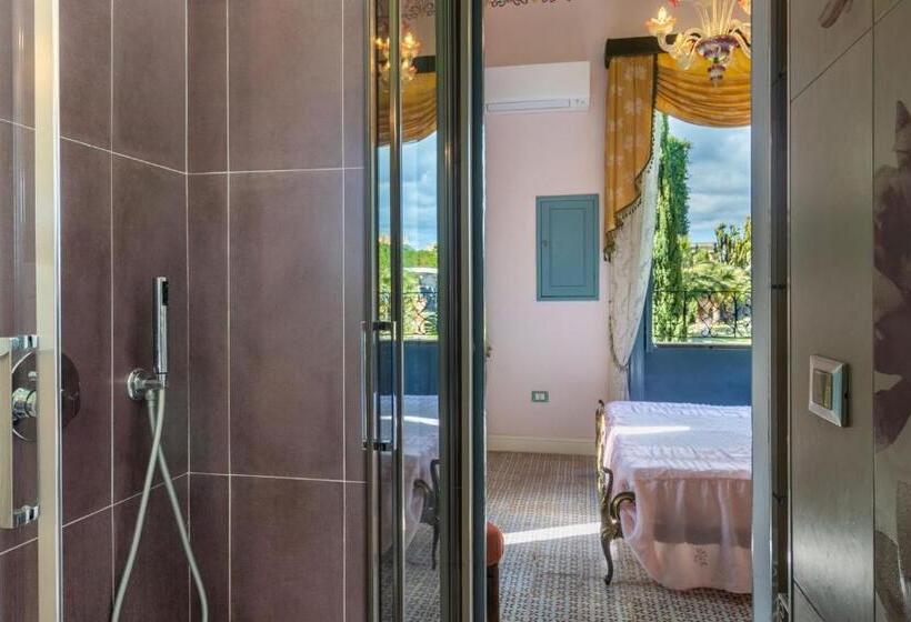 اتاق لوکس با بالکن و چشم‌انداز دریا, Villa Nicolaci   Liberty Suites