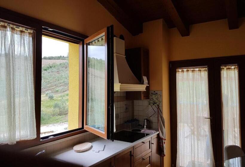آپارتمان 1 خوابه با تراس, Agriturismo La Stradaccia